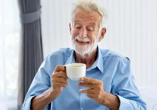 راز نوشیدنی پرطرفدار کافه‌ها؛ ترکیب طالبی و موز که حالتان را خوب می‌کند + دستور تهیه