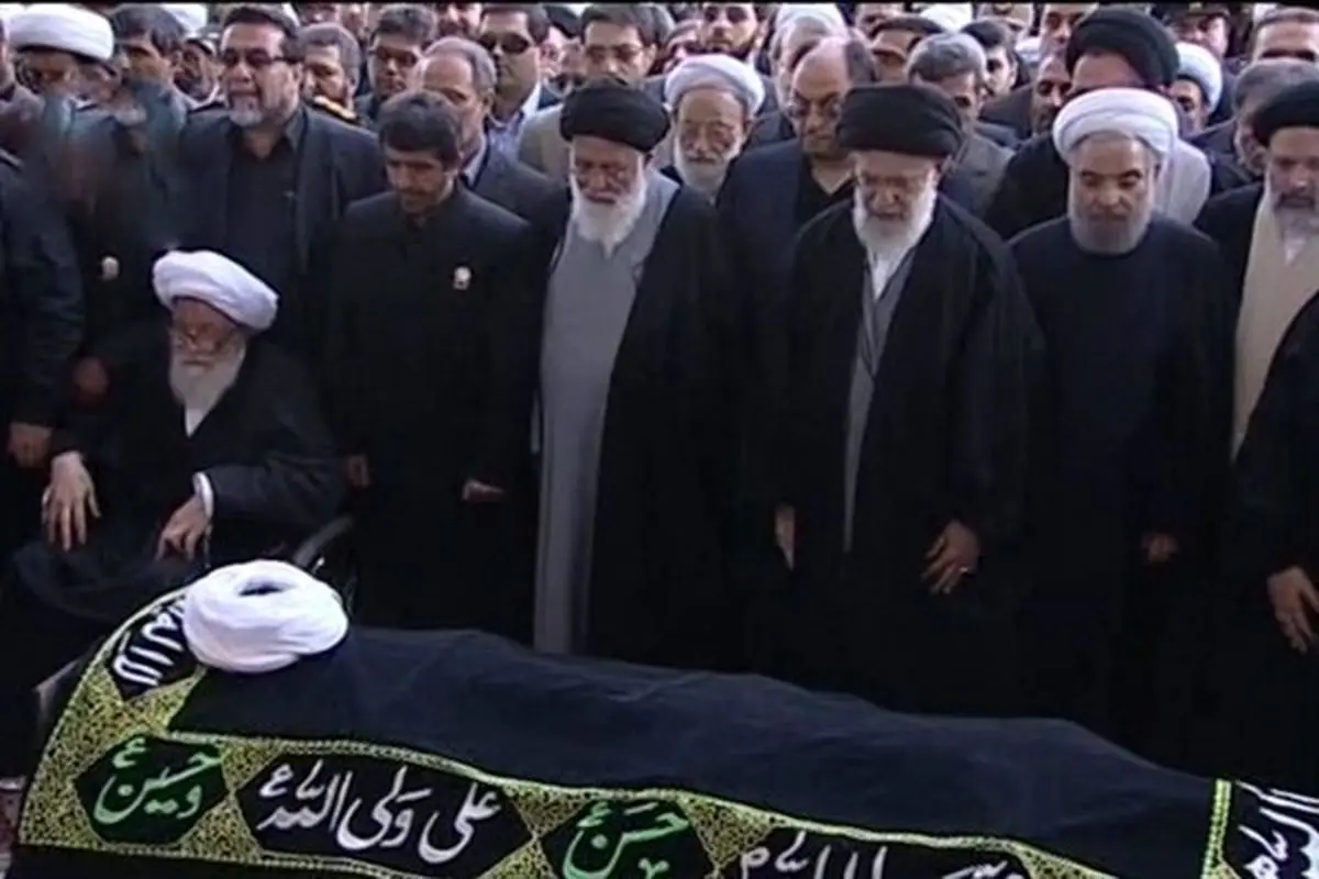 اقامه نماز میت آیت الله هاشمی رفسنجانی توسط رهبر انقلاب