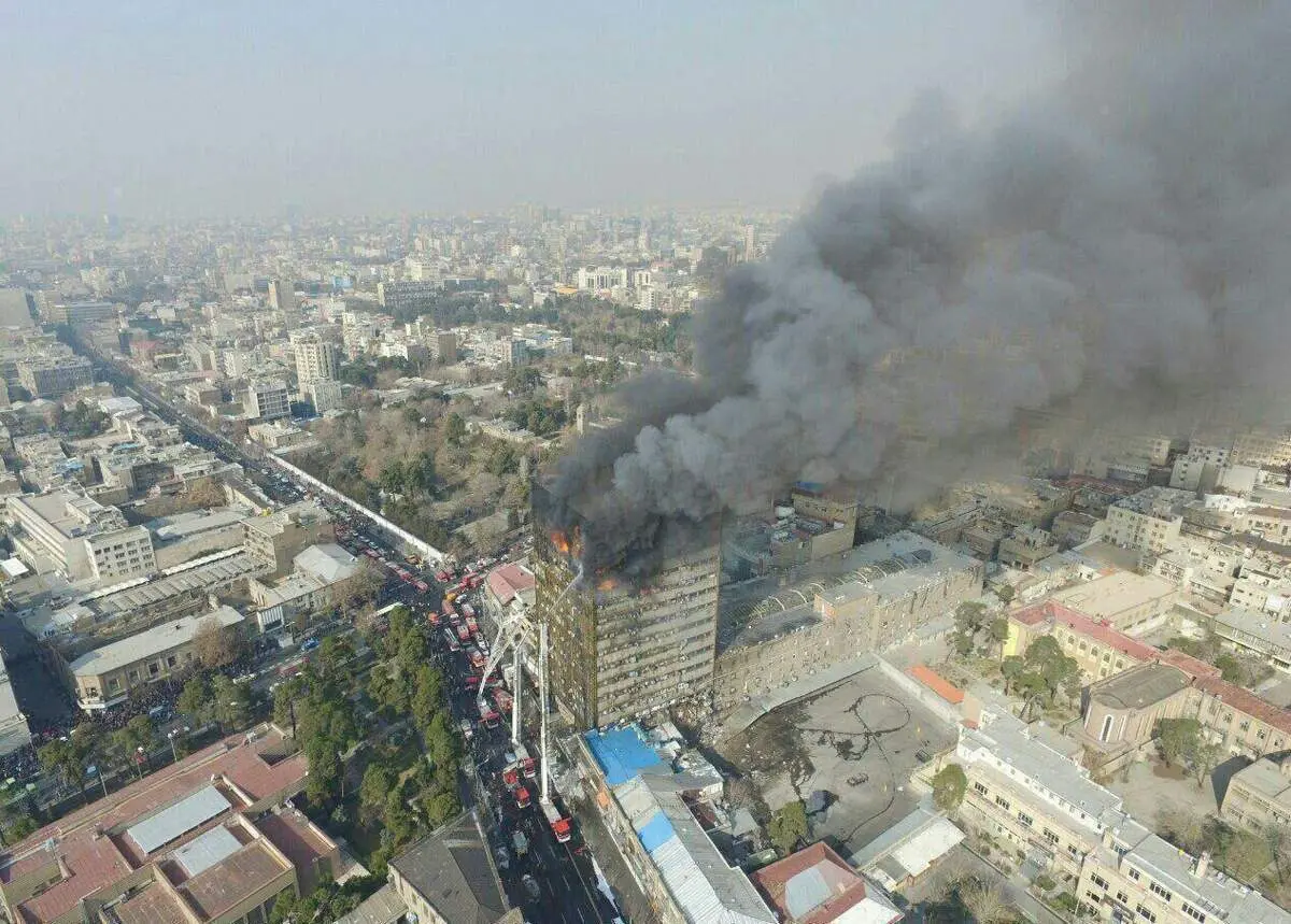 نمای هوایی از ساختمان پلاسکو دقایقی قبل از ریزش کامل+عکس