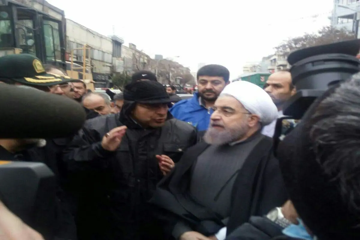 حسن روحانی در محل حادثه پلاسکو/عکس