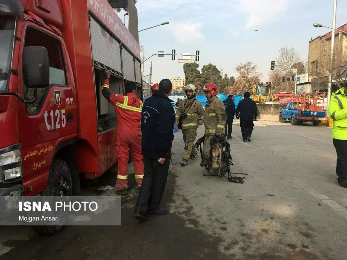 نشانهای از یک پیکر در زیر آوار پلاسکو/ عکس