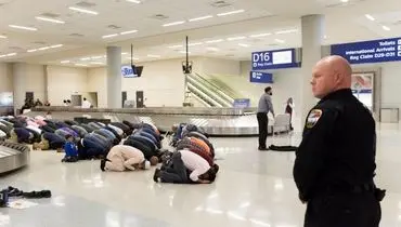 نماز جماعت در فرودگاه آمریکا