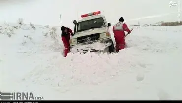 نجات مادر باردار گرفتار در برف