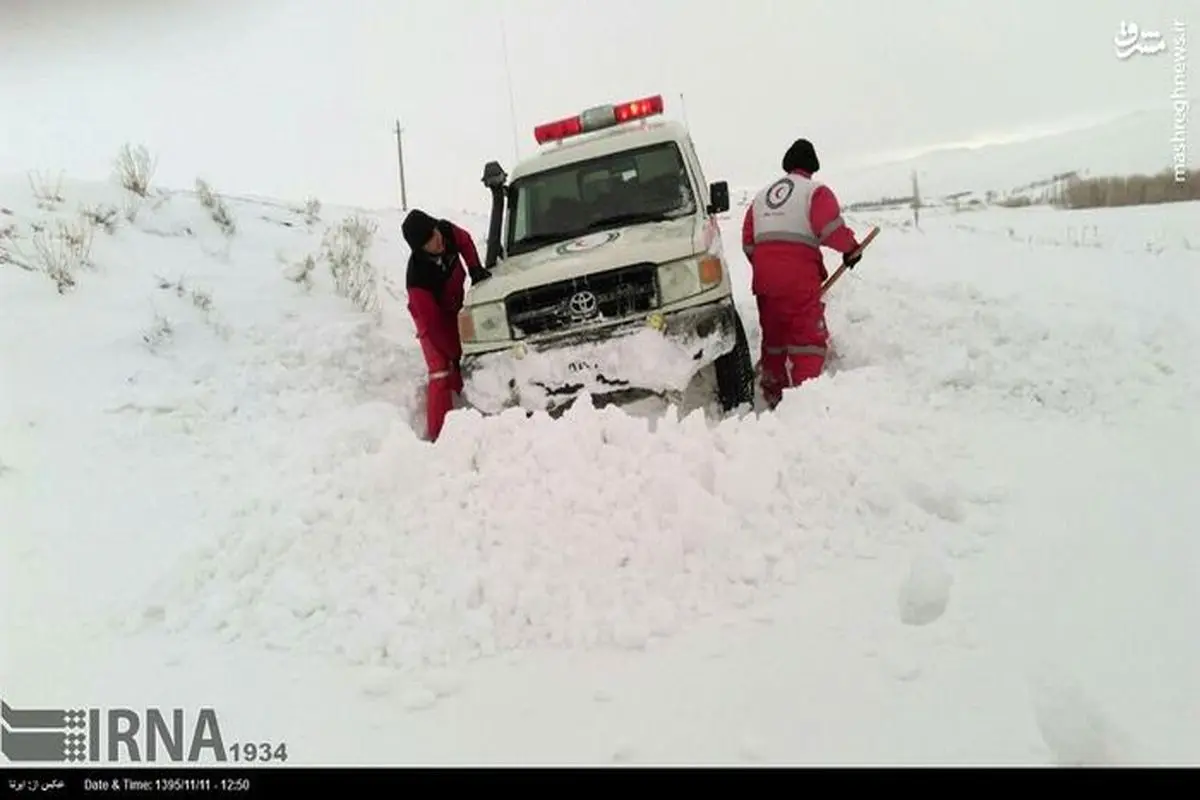 نجات مادر باردار گرفتار در برف