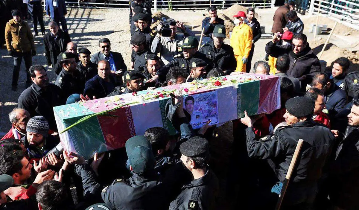 آتش نشانان حادثه پلاسکو در بهشت زهرا آرام گرفتند