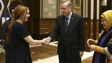 اردوغان از بازیگر هالیوودی مدال گرفت! +تصاویر