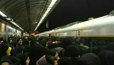 سیل جمعیت در ایستگاه‌های مترو/عکس