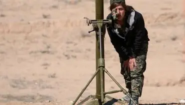 سرباز زن مخالف اسد در سوریه (عکس)