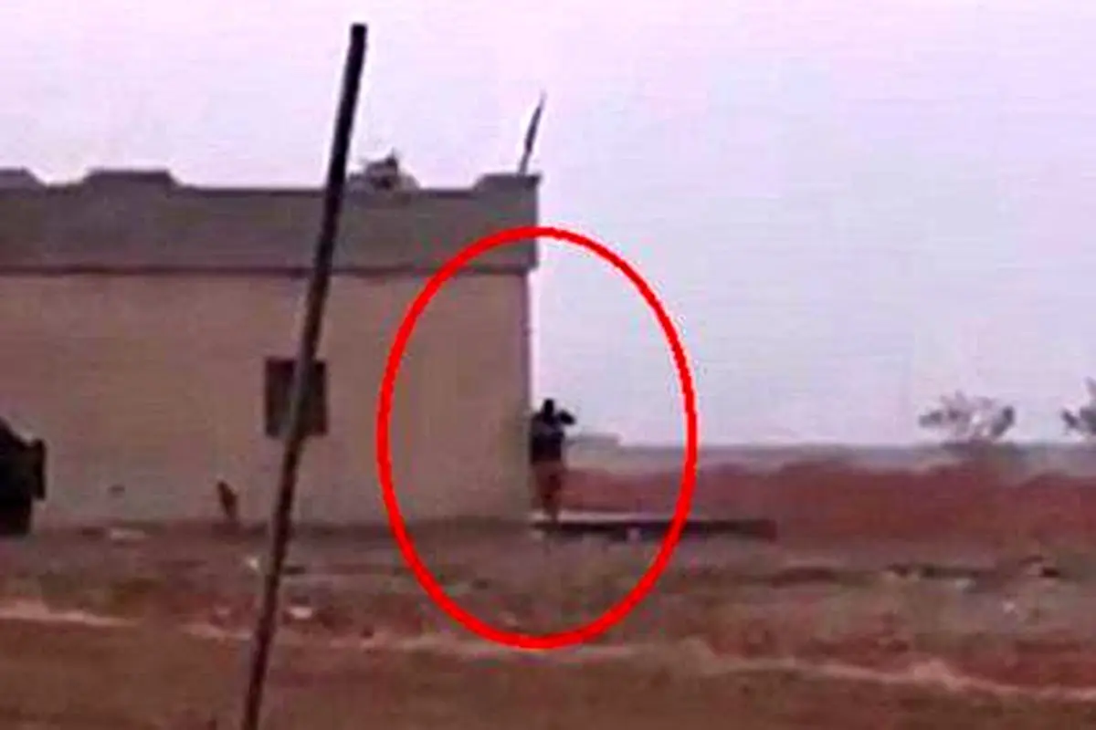 لحظۀ انفجار یک داعشی در برابر دوربین!