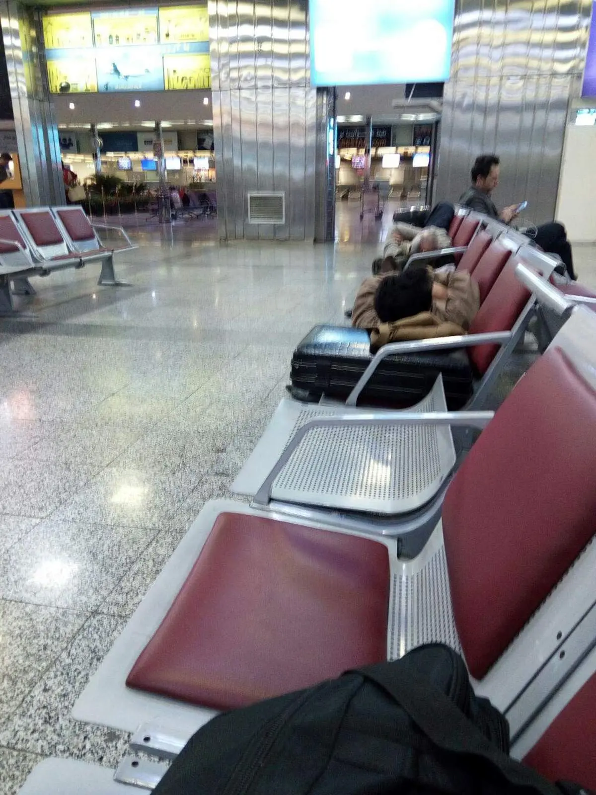 چه ایرلاینی شبی سخت برای مسافران رقم زد؟