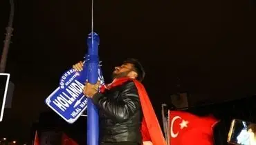 نصب پرچم ترکیه به جای تابلوی «خیابان هلند» در آنکارا (+عکس)