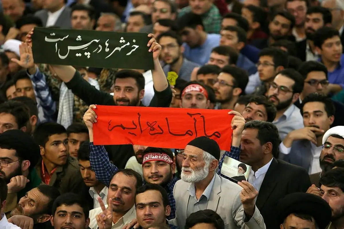 در حاشیه سخنرانی رهبر انقلاب در حرم مطهر رضوی در نوروز۹۶
