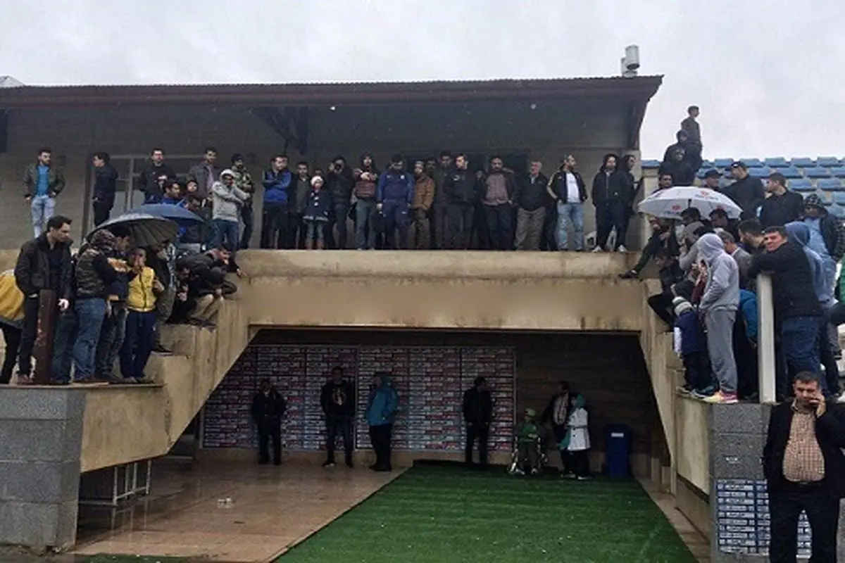 استقبال گرم هواداران از تمرین بارانی استقلال در غیاب علی‌منصور
