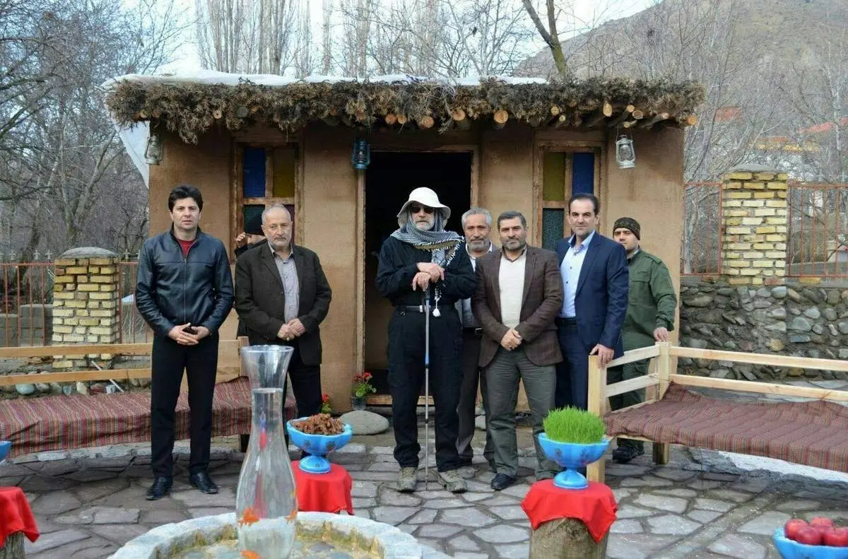 تیپ گردشگری علی لاریجانی!/عکس