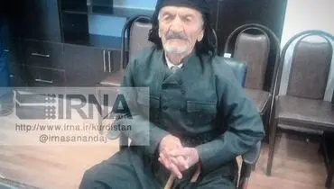 ثبت‌نام پیرمرد ۱۰۷ ساله همراه با همسرش در انتخابات شوراها / عکس