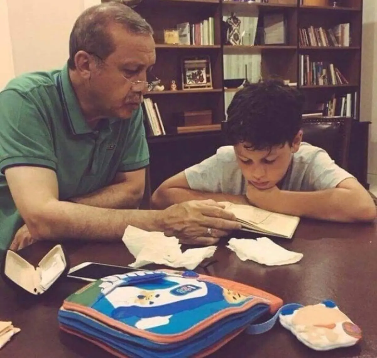 اردوغان با نوه‌اش خبرساز شد+عکس