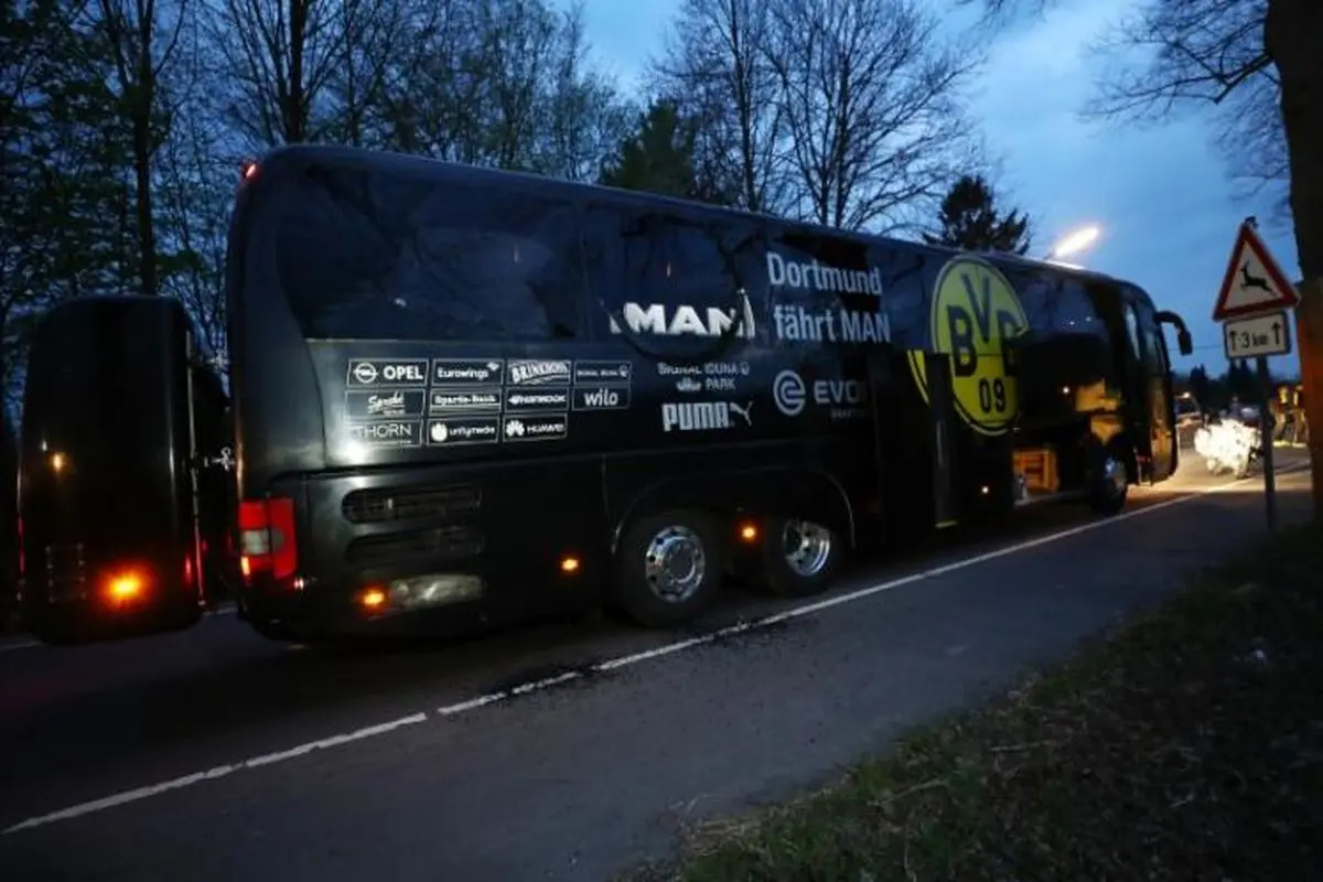 اتوبوس تیم فوتبال بورسیا دروتموند با سه انفجار متوقف شد!