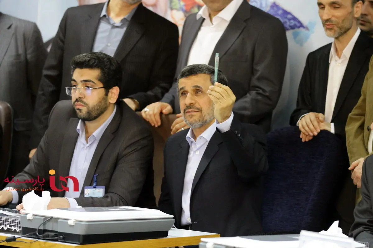 «زبان بدن» احمدی نژاد چه می گوید؟
