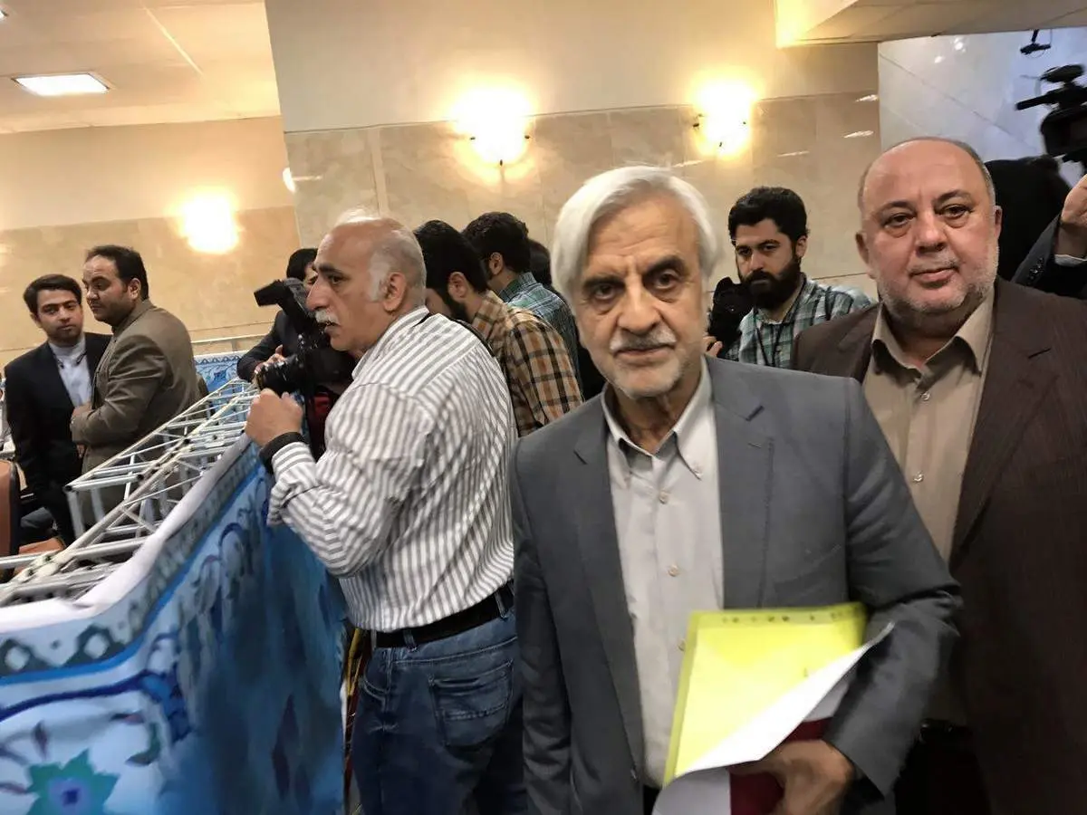ثبت نام هاشمي طبا در انتخابات/عکس