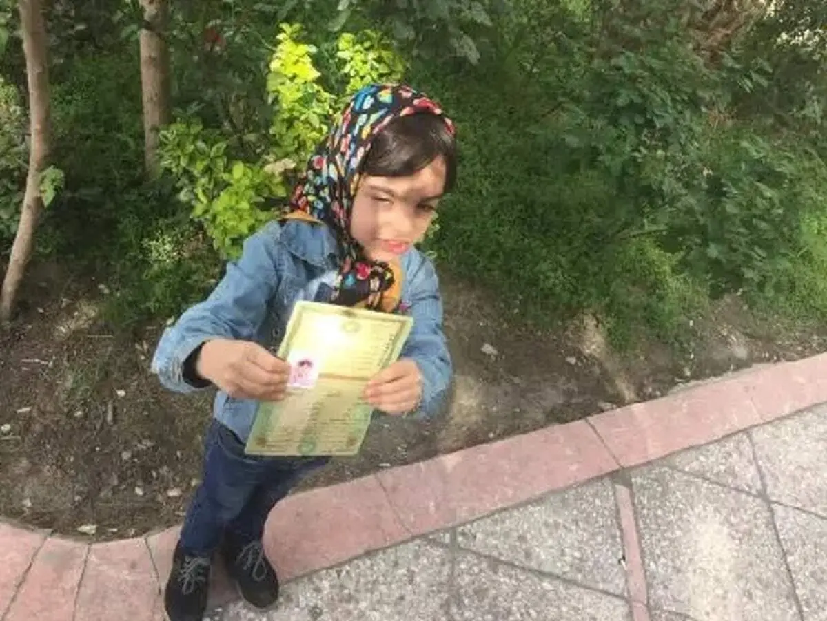ثبت نام دختر ٦ ساله براي انتخابات! +عکس