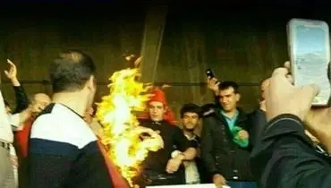 پرچم پرسپولیس را در تبریز آتش زدند +عکس