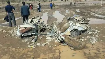 لاشه عجیب ماشین بیرون آمده از سیل+عکس