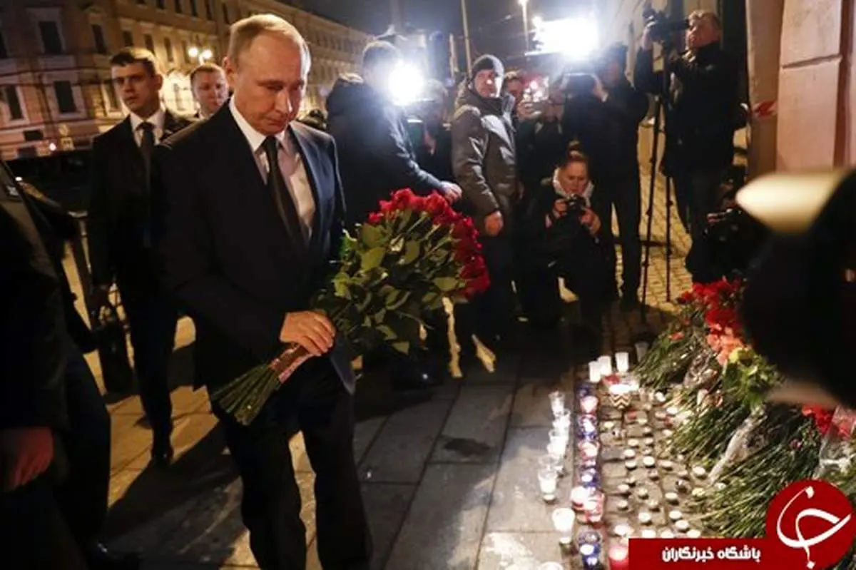 اهدای گل پوتین در محل یادبود قربانیان سن پترزبورگ/عکس