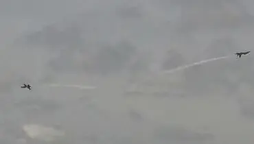 عبور وحشتناک دو جت جنگنده از مقابل هم!