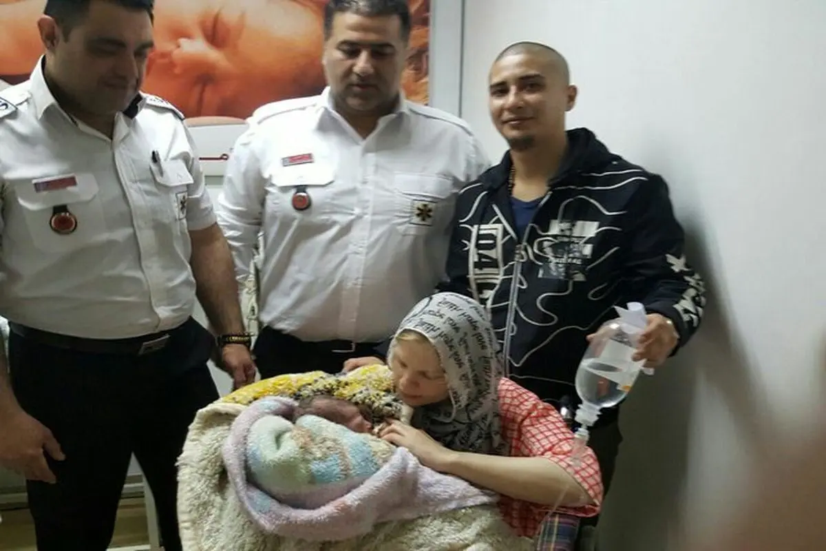 زایمان مادر دانمارکی در آمبولانس مازندران+ عکس