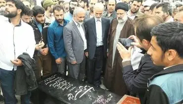 رئیسی بر سر مزار شهید همدانی/عکس