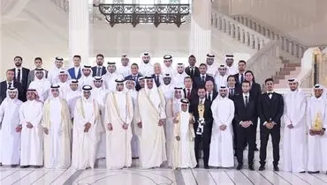 عکس یادگاری یک ایرانی با امیر قطر
