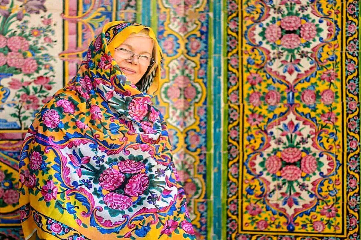 پوشش جالب گردشگر خارجی در شیراز +عکس