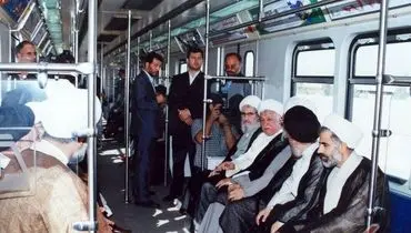 آیت‌الله هاشمی در متروی تهران/عکس