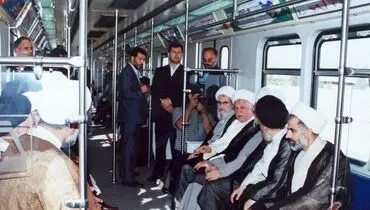 آیت‌الله هاشمی در متروی تهران/عکس