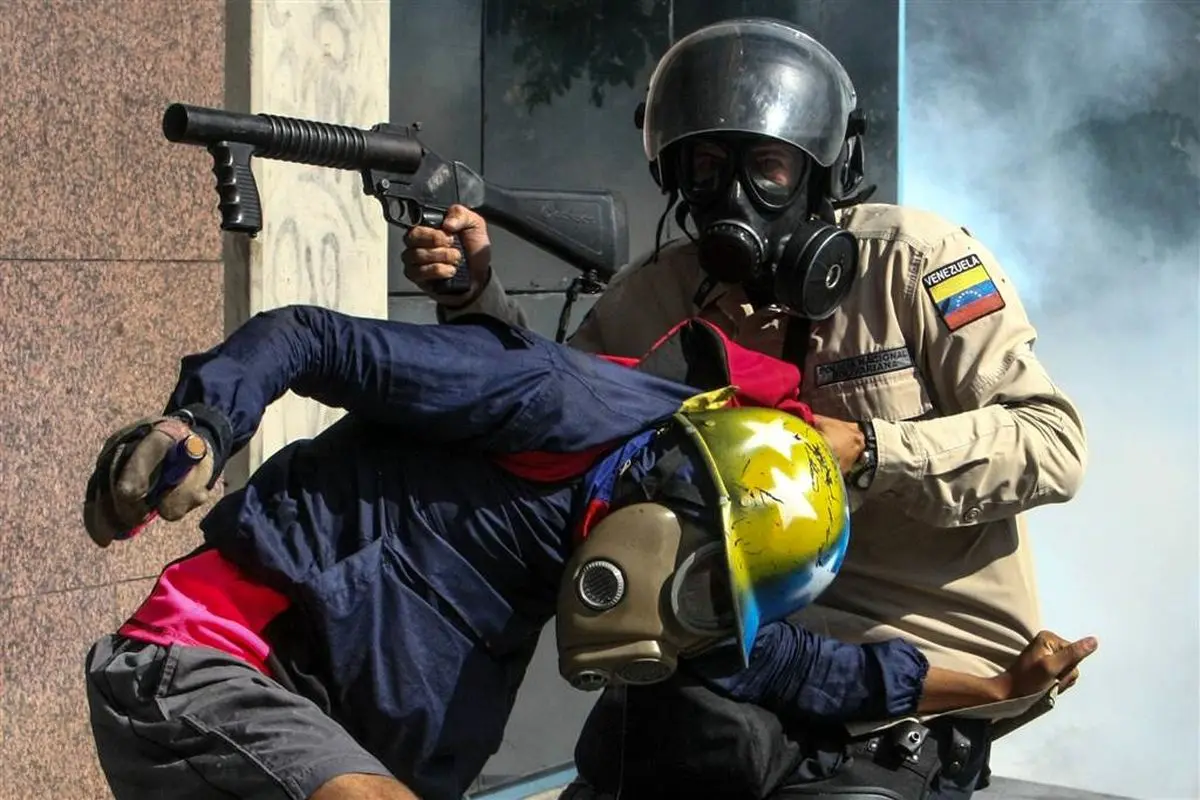 برخورد پلیس با معترضان ونزوئلایی