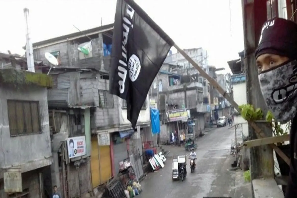 اهتزاز پرچم داعش در ماراوی فیلیپین +تصاویر