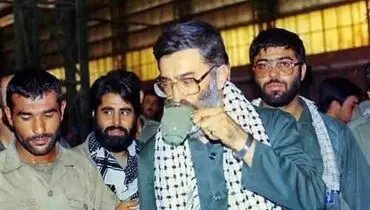تصویری ویژه از رهبر انقلاب در دوران دفاع مقدس