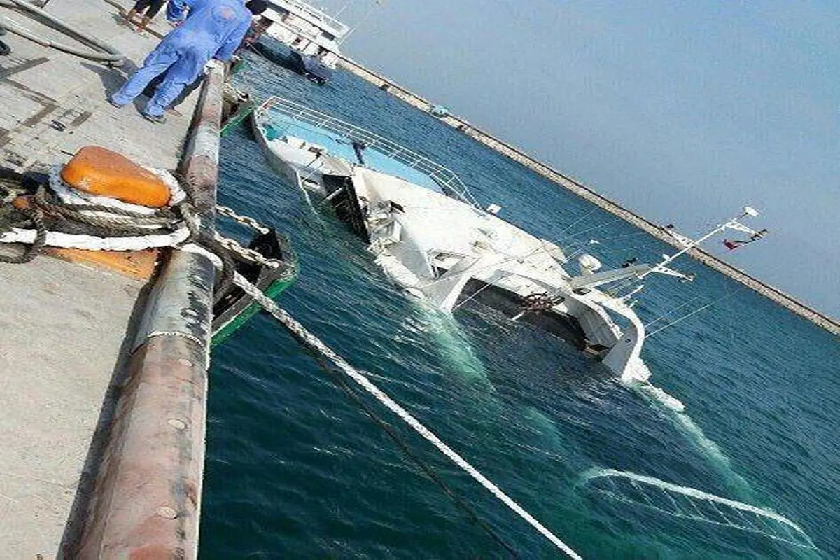 علت غرق شدن کشتی دنا در کیش، اعلام شد (+عکس)