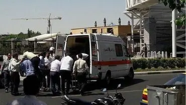 امدادرسانی مقابل مجلس/عکس