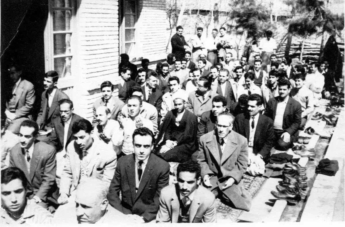 نماز عید فطر سال ١٣٣٧ +عکس