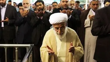 آیت الله جنتی کجا نماز خواند؟ +عکس