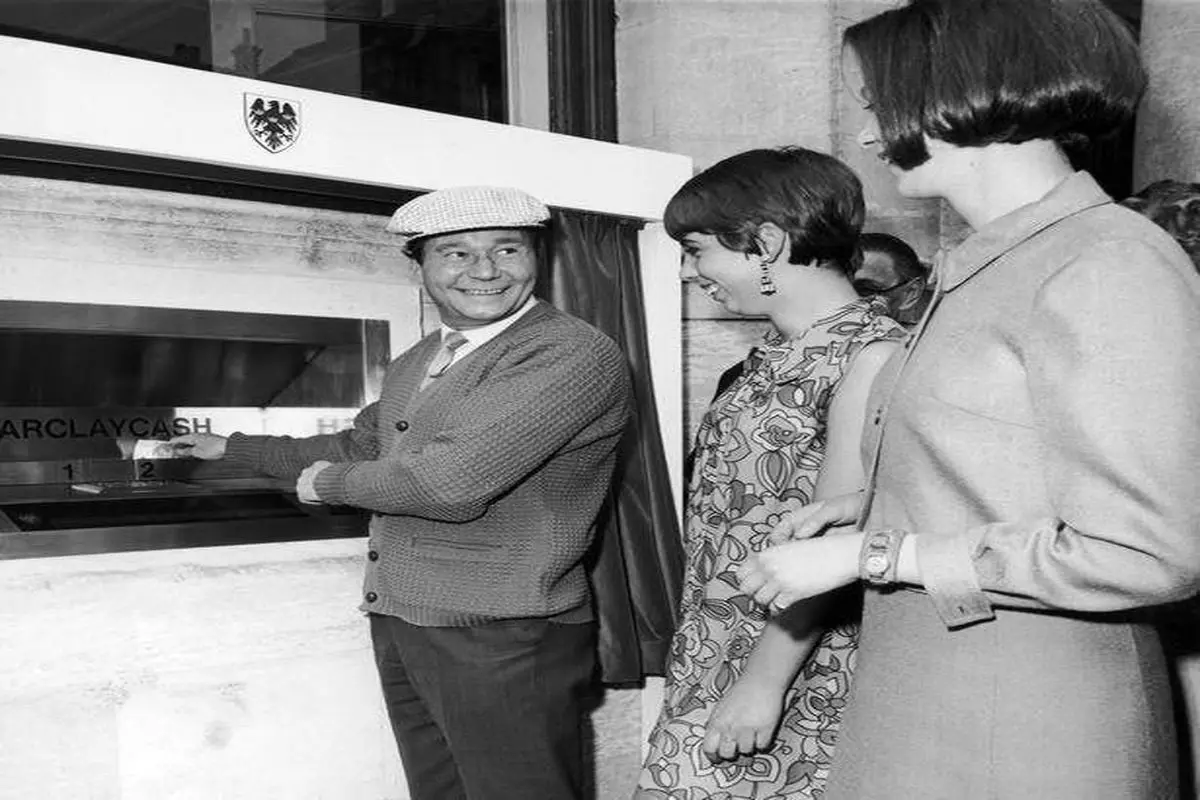 ۵۰سال قبل؛ افتتاح اولین دستگاه خودپرداز بانکی