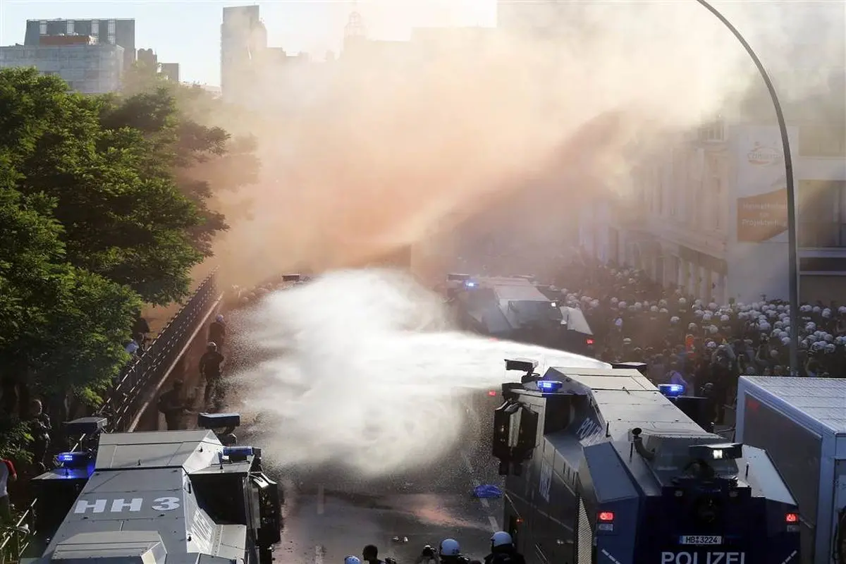 خشونت پلیس آلمان علیه معترضان به نشست جهنمی!