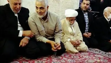 هم‌نشینی سردار سلیمانی با آیت‌الله جنتی درحرم امام رضا/عکس