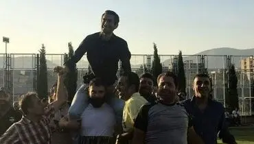 مجتبی جباری روی شانه‌های هواداران! +عکس