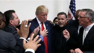 دعا خواندن ترامپ در کاخ سفید