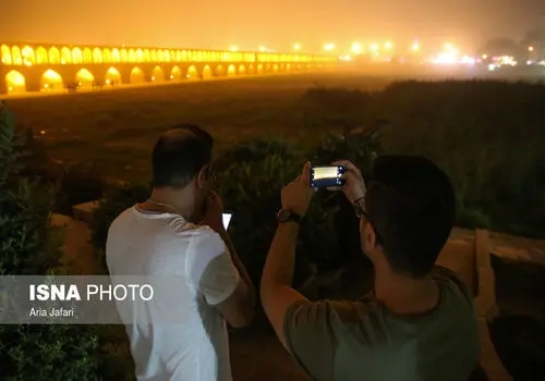 جلوه گری ماه بر فراز سی و سه پل+ عکس