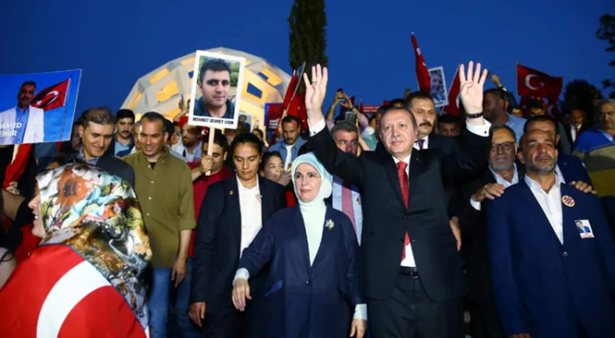 کودتاچیان را گردن خواهم زد!