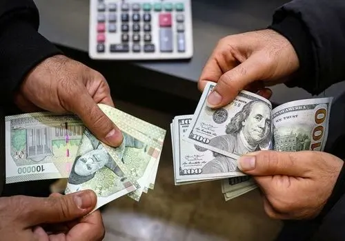 نوسان دوگانه در بازار ارز؛ کاهش دلار آزاد، افزایش نرخ رسمی