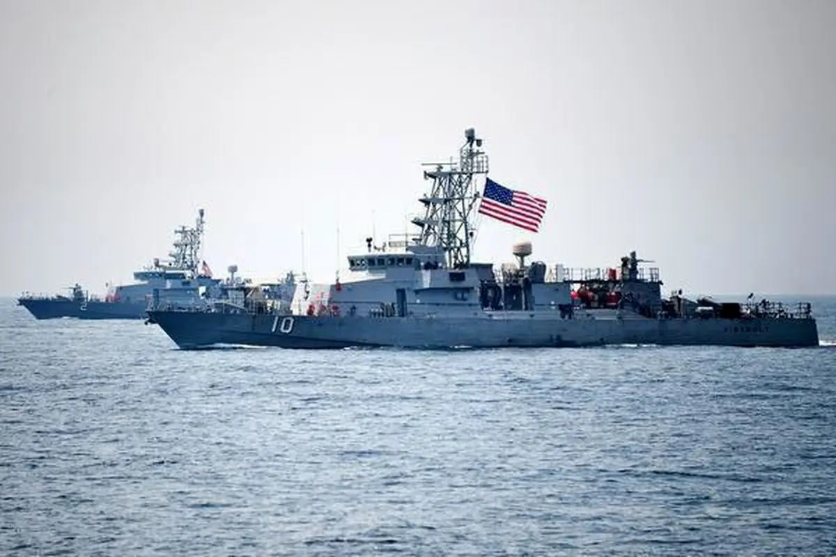 تصویر ناو‌ آمریکایی که به‌ سمت قایق‌ ایرانی شلیک‌ کرد